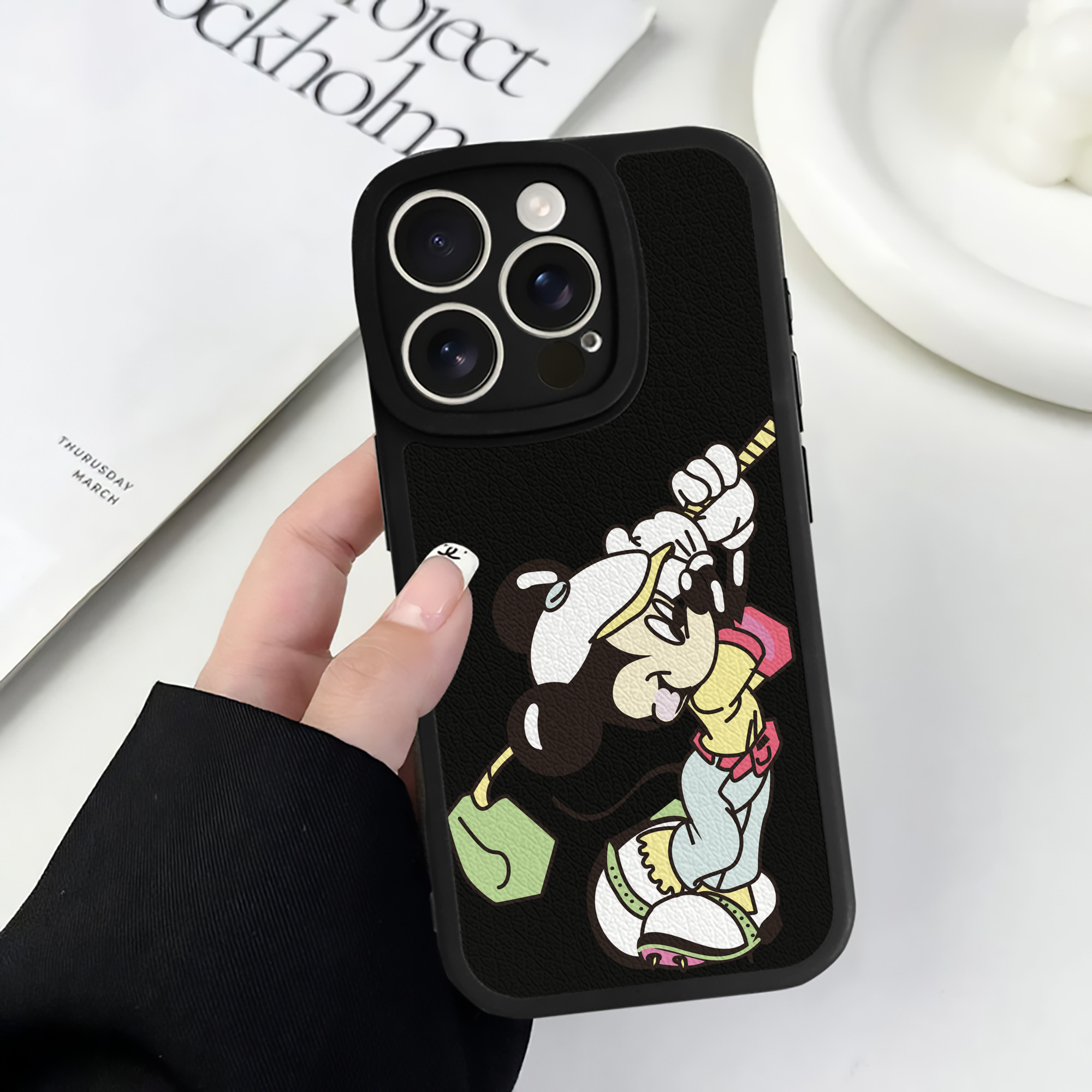 （画像用） ミッキーマウス Mickey Mouse 【iPhone 16シリーズ対応】シリコンスマホケース（レザー調） 材質：シリコン